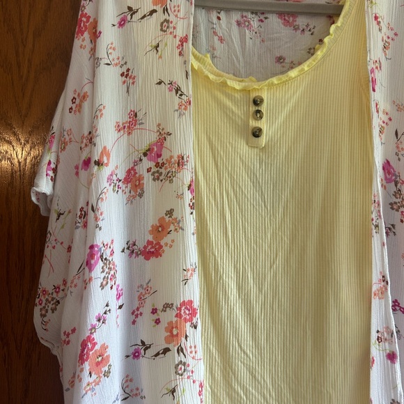 Francesca’s Emory park kimono and yellow tank - Picture 4 of 13